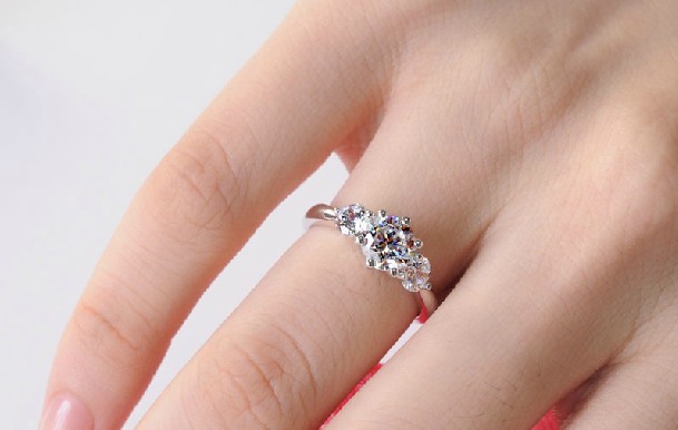 Synthetic Diamond Engagment Ring